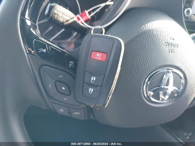 JTNKHMBX2L1065588 Toyota C-HR XLE