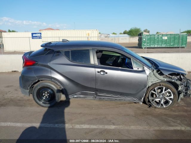 JTNKHMBX2L1065588 Toyota C-HR XLE