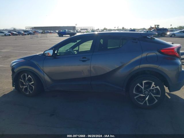 JTNKHMBX2L1065588 Toyota C-HR XLE