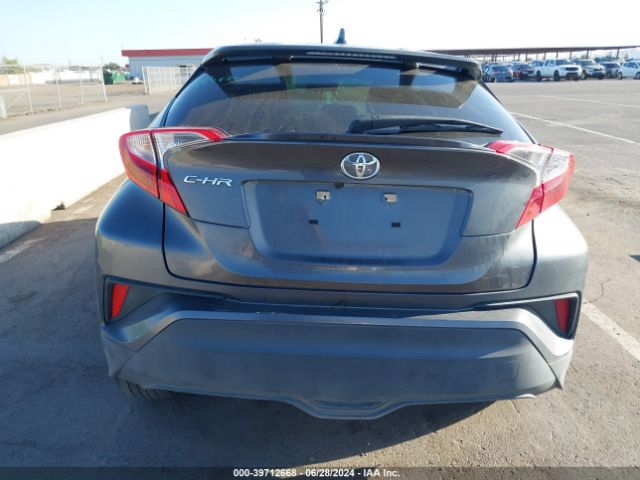 JTNKHMBX2L1065588 Toyota C-HR XLE