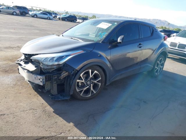 JTNKHMBX2L1065588 Toyota C-HR XLE
