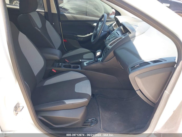 Ford FOCUS SE 2014 1FADP3F26EL233853 Image 5