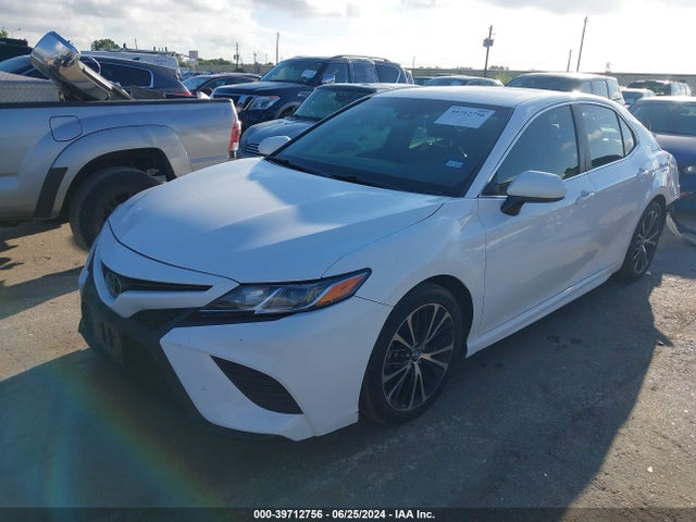 Toyota CAMRY SE 2018 4T1B11HK3JU031797 Image 2