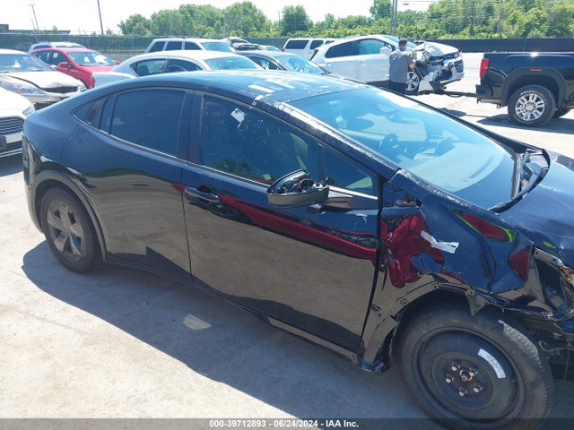 Toyota Prius Le 2024 JTDACAAU0R3016391 Image 13