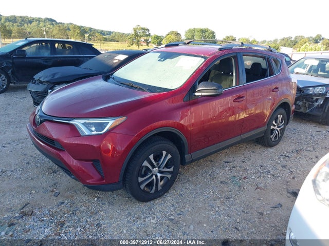 Toyota RAV4 LE 2018 2T3BFREV8JW833462 Image 2