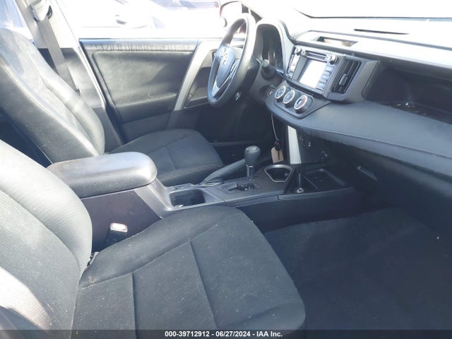 Toyota RAV4 LE 2018 2T3BFREV8JW833462 Image 5
