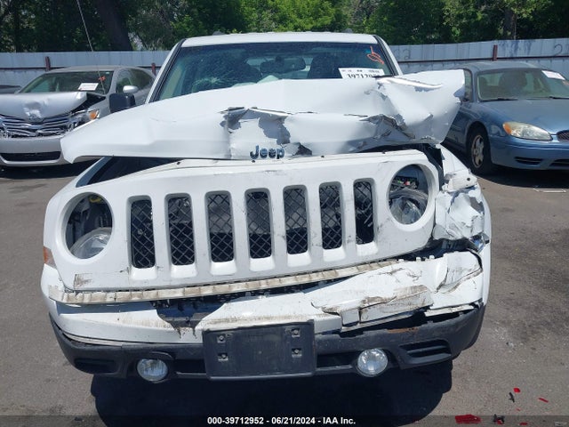 1C4NJRFBXFD270032 Jeep Patriot Latitude