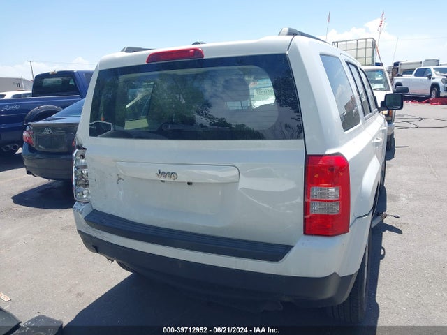 1C4NJRFBXFD270032 Jeep Patriot Latitude