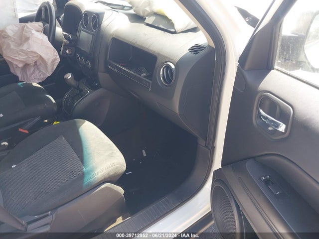 1C4NJRFBXFD270032 Jeep Patriot Latitude