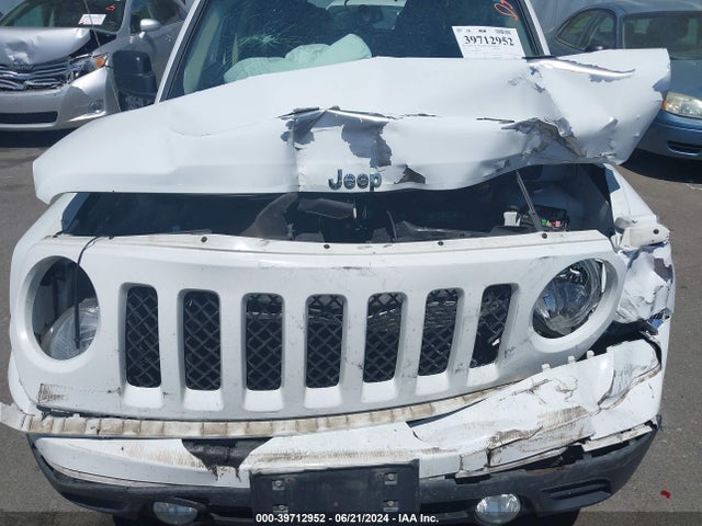1C4NJRFBXFD270032 Jeep Patriot Latitude
