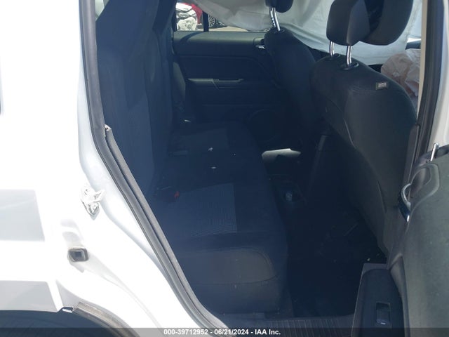 1C4NJRFBXFD270032 Jeep Patriot Latitude