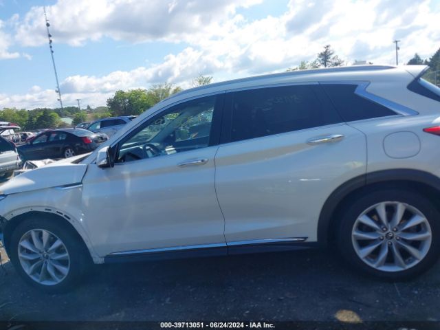 3PCAJ5M32KF110877 Infiniti Qx50 Essential