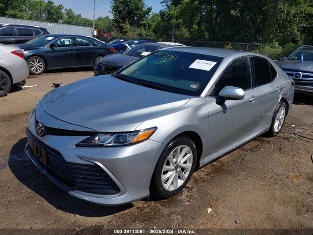 Toyota CAMRY LE 2021 4T1C11AK8MU493940 Image 2