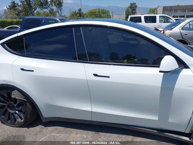7SAYGDEFXNF550983 Tesla Model Y Performance Dual Motor All-wheel Drive