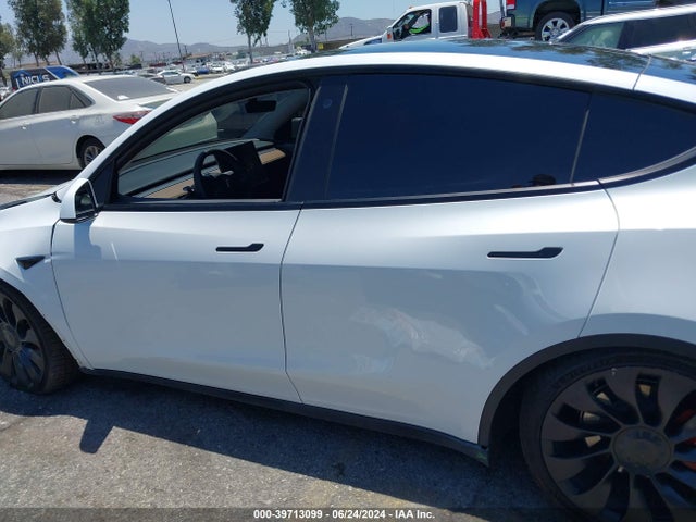 7SAYGDEFXNF550983 Tesla Model Y Performance Dual Motor All-wheel Drive