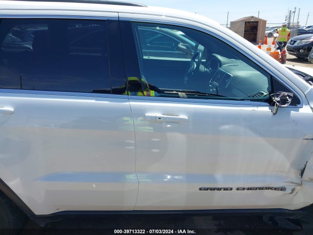1C4RJEAG7JC277600 Jeep Grand Cherokee Laredo 4x2