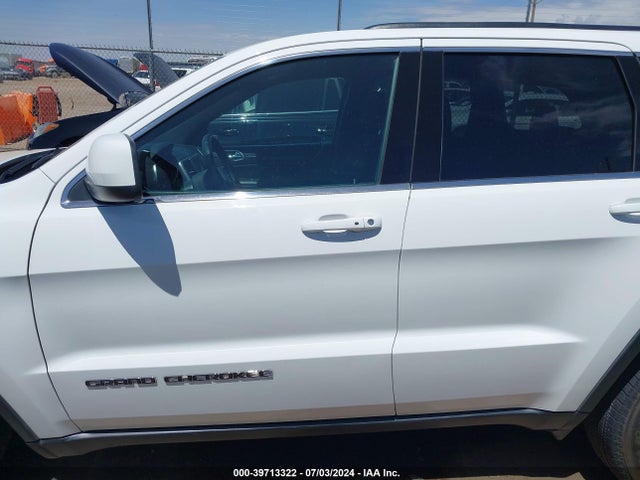 1C4RJEAG7JC277600 Jeep Grand Cherokee Laredo 4x2