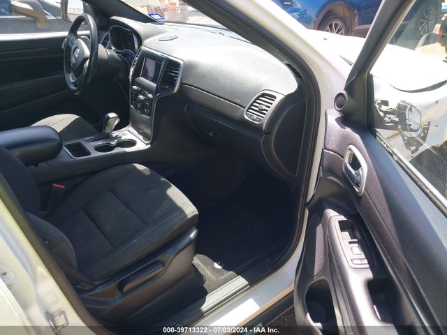 1C4RJEAG7JC277600 Jeep Grand Cherokee Laredo 4x2