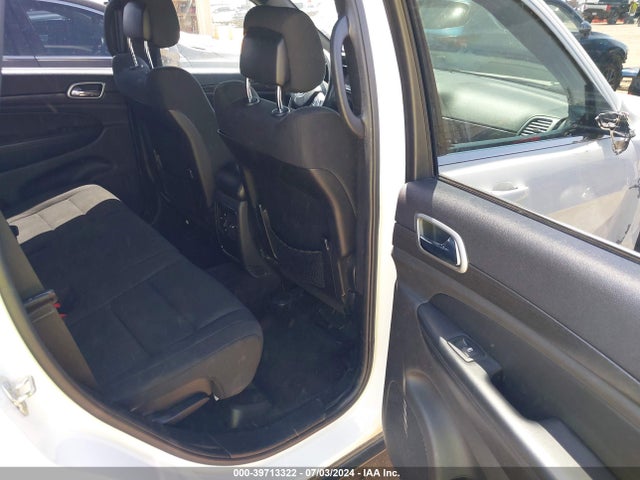 1C4RJEAG7JC277600 Jeep Grand Cherokee Laredo 4x2