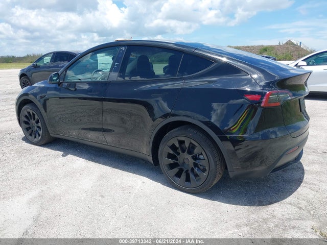 2024 TESLA MODEL Y 7SAYGDED6RF085011 Photo 2