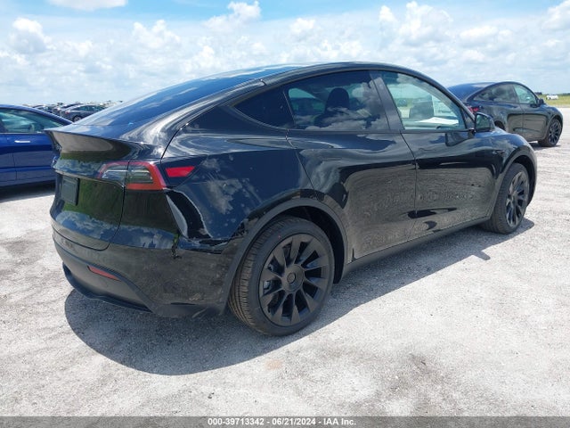 2024 TESLA MODEL Y 7SAYGDED6RF085011 Photo 3