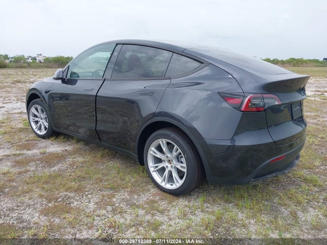 2024 TESLA MODEL Y 7SAYGDED8RF091327 Photo 2