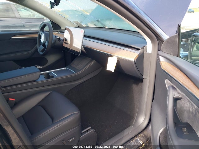 2024 TESLA MODEL Y 7SAYGDED8RF091327 Photo 4