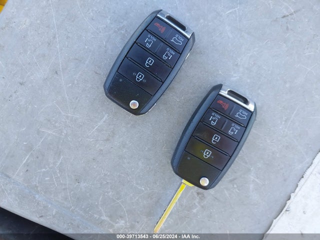 KIA SEDONA LX 2015 KNDMB5C12F6055665 Image 11