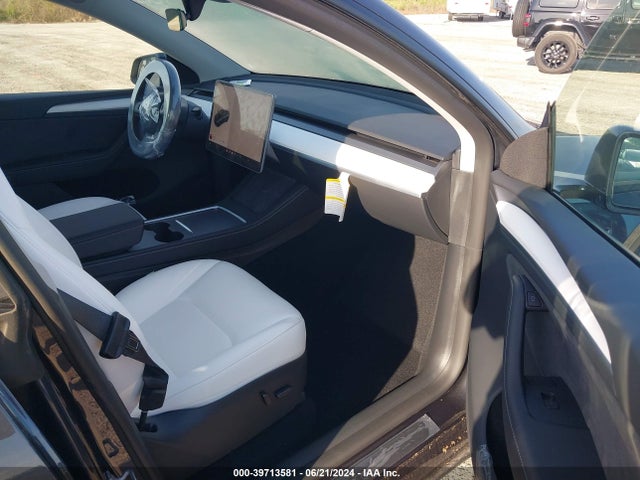 2024 TESLA MODEL Y 7SAYGDEF1RA266290 Photo 4