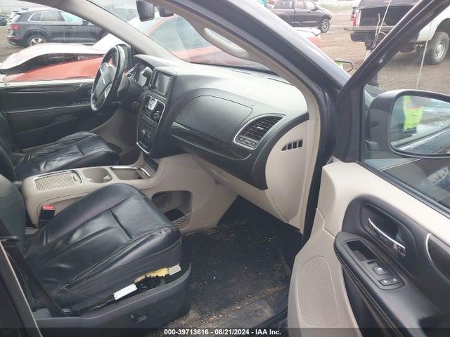 2C4RC1GG3ER454084 Chrysler Town & Country Limited