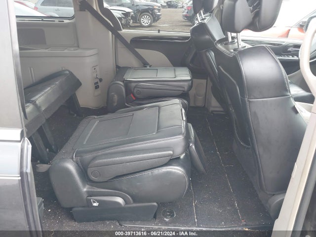 2C4RC1GG3ER454084 Chrysler Town & Country Limited