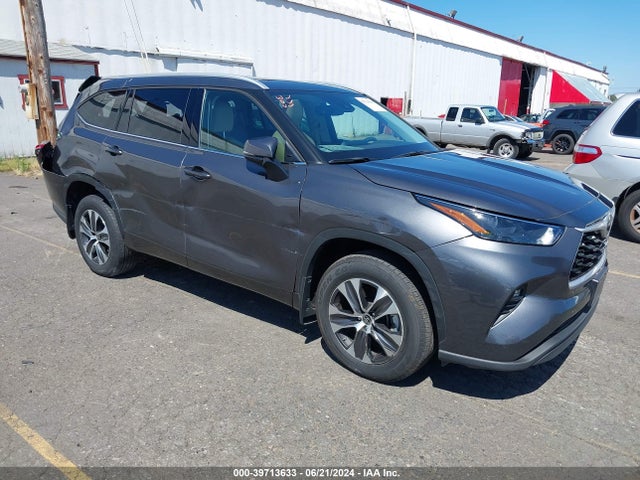 Toyota Highlander Xle 2022 5TDGZRBH4NS585925 Image 1