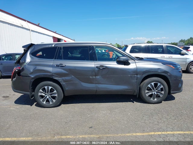 Toyota Highlander Xle 2022 5TDGZRBH4NS585925 Image 12