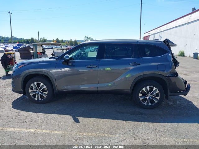 Toyota Highlander Xle 2022 5TDGZRBH4NS585925 Image 13