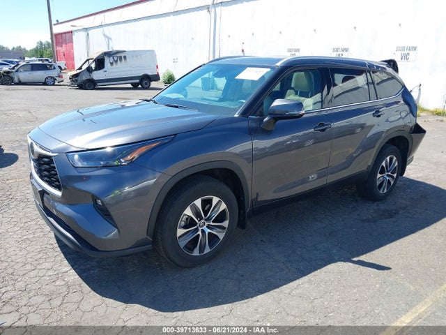 Toyota Highlander Xle 2022 5TDGZRBH4NS585925 Image 2