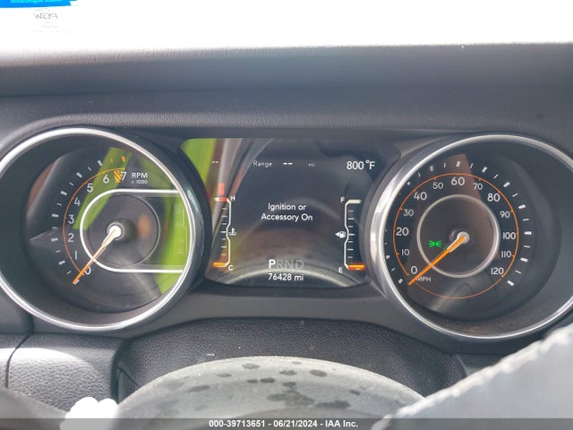 1C4HJXEG4JW135950 Jeep Wrangler Unlimited Sahara 4x4