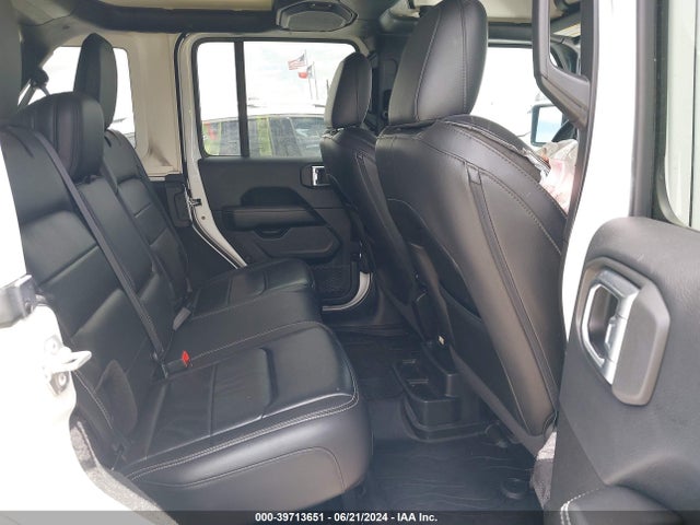 1C4HJXEG4JW135950 Jeep Wrangler Unlimited Sahara 4x4