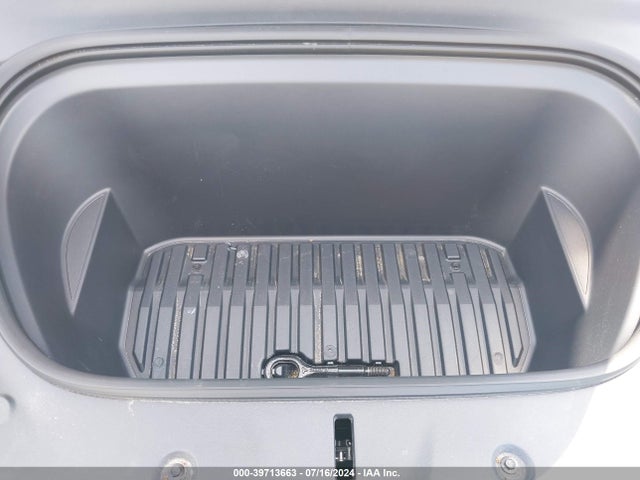 2024 TESLA MODEL Y 7SAYGDEF1RA275409 Photo 9