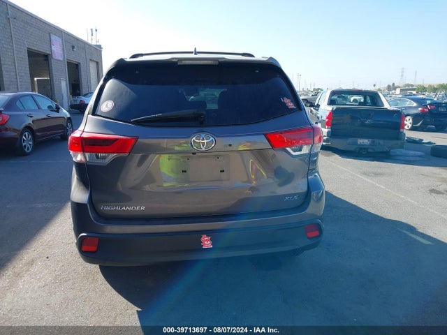 Toyota Highlander Xle 2018 5TDKZRFH1JS550306 Image 17
