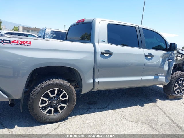 Toyota Tundra Sr5 5.7l V8 2018 5TFDY5F12JX774718 Image 13