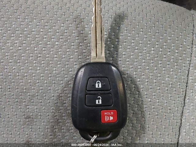 JTDKDTB32F1106555 Toyota Prius C One