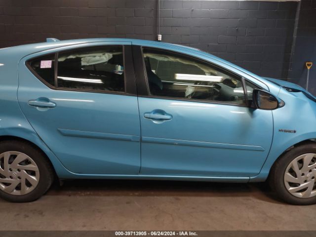 JTDKDTB32F1106555 Toyota Prius C One