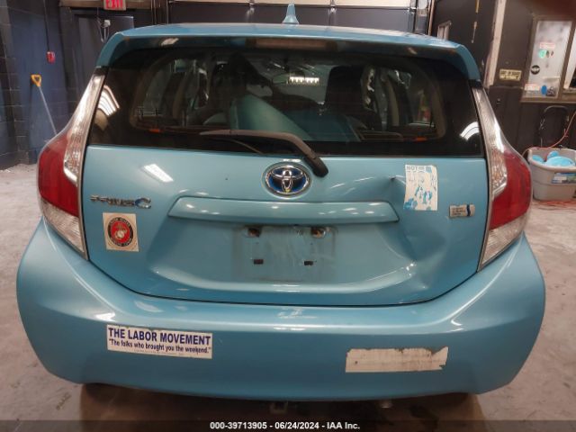 JTDKDTB32F1106555 Toyota Prius C One