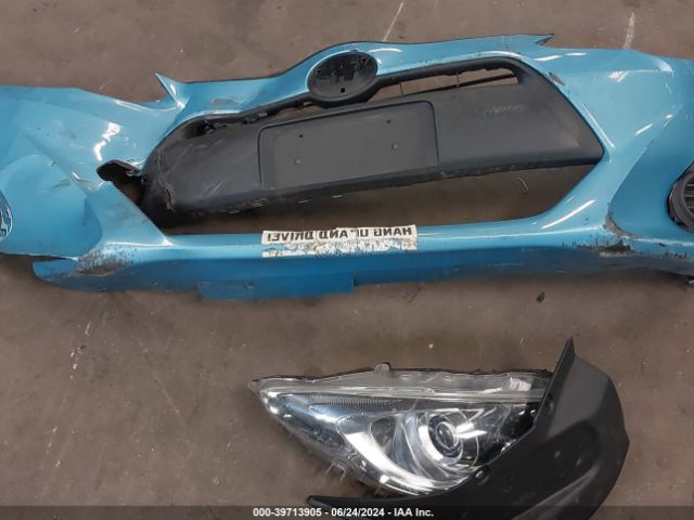 JTDKDTB32F1106555 Toyota Prius C One