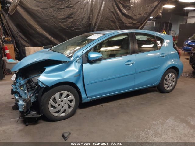 JTDKDTB32F1106555 Toyota Prius C One