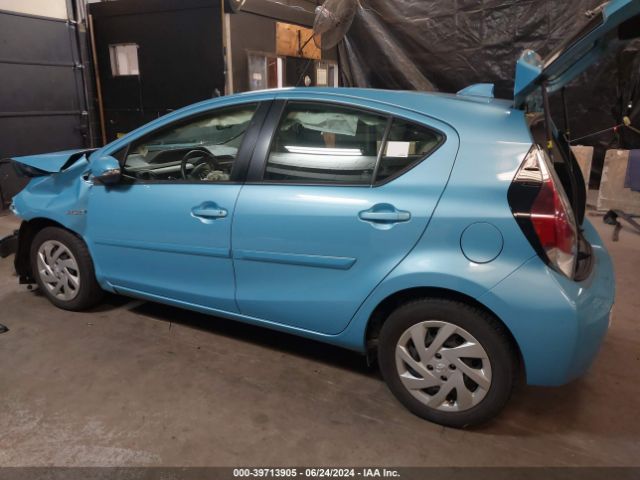 JTDKDTB32F1106555 Toyota Prius C One