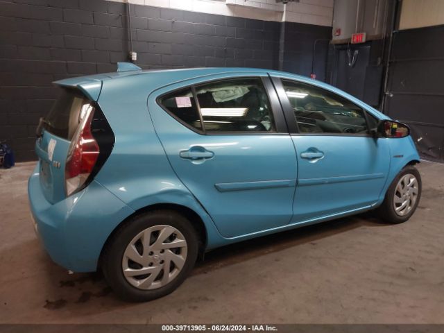 JTDKDTB32F1106555 Toyota Prius C One