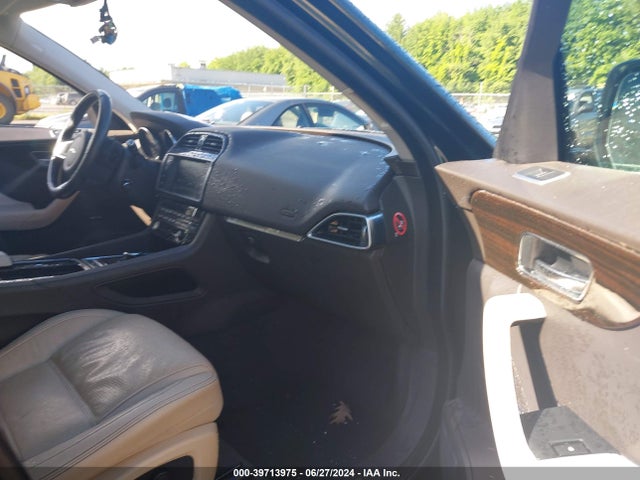 2018 JAGUAR F-PACE SADCK2GX1JA282445 Photo 4