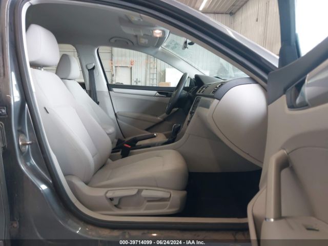 1VWAT7A30GC003709 Volkswagen Passat 1.8t S