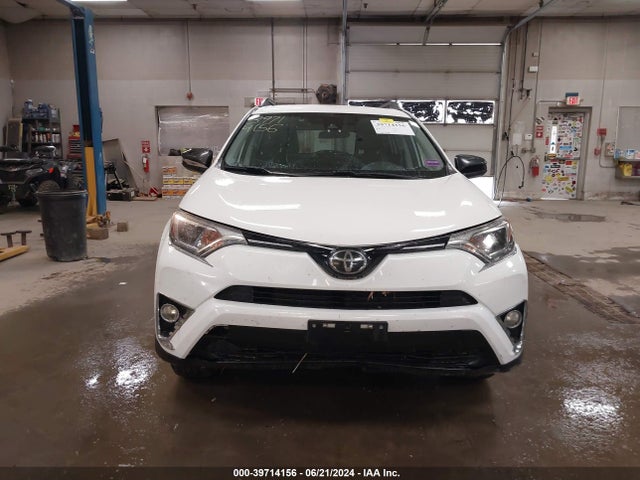 Toyota RAV4 LE 2018 JTMBFREV9JJ178694 Image 12